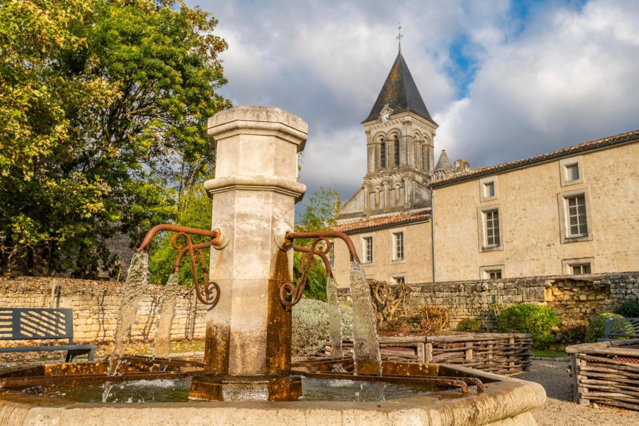 Chambres D'Hotes Le Tilleul Saint-Hilaire-des-Loges Exterior photo