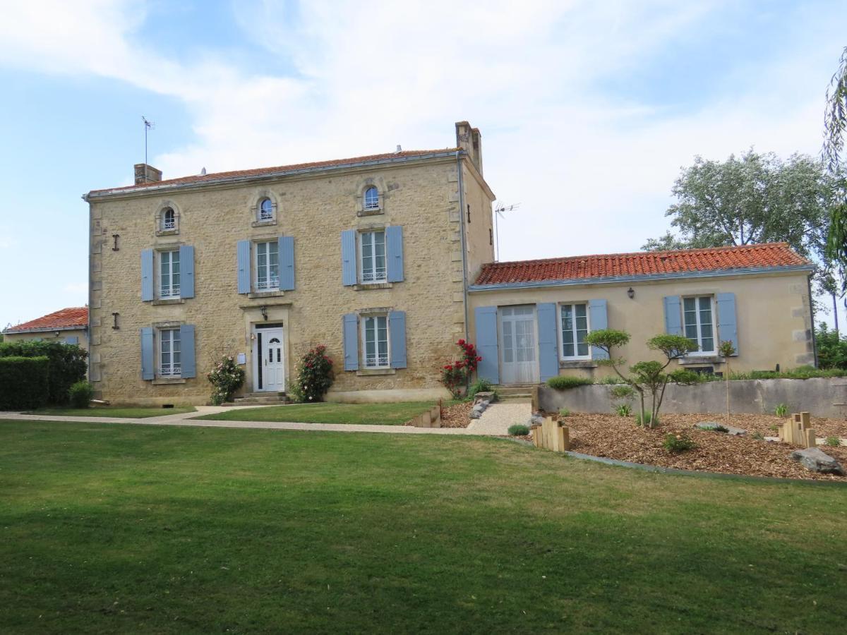 Chambres D'Hotes Le Tilleul Saint-Hilaire-des-Loges Exterior photo