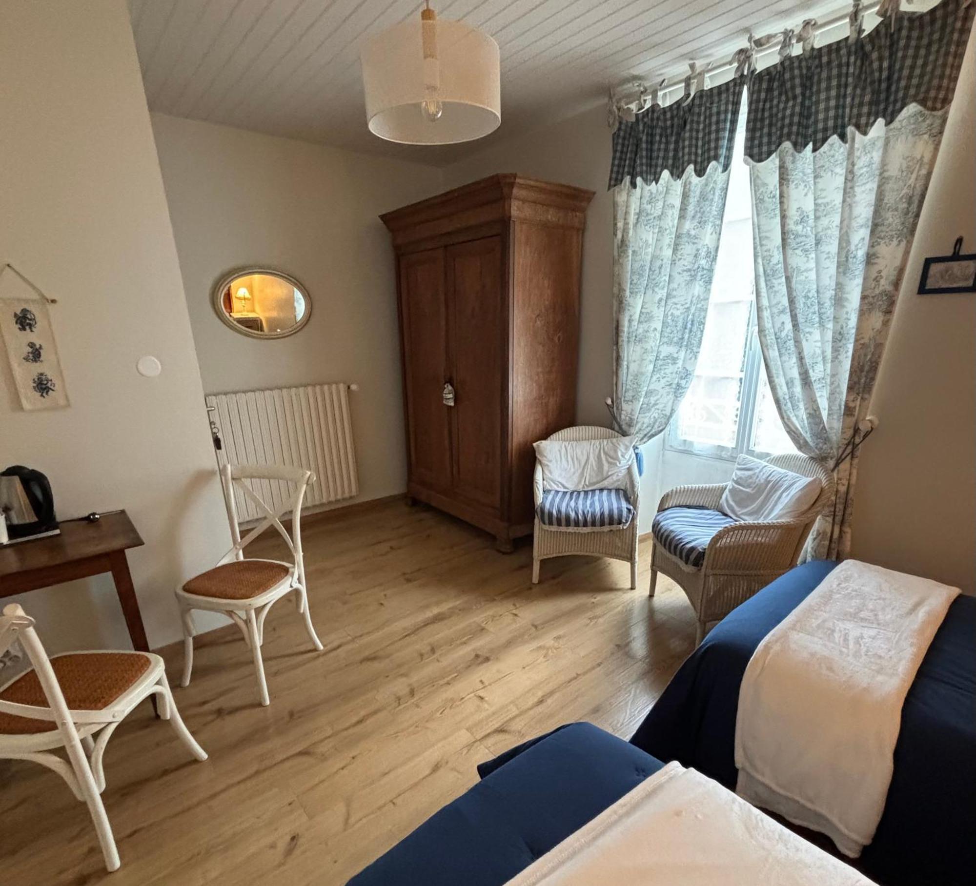 Chambres D'Hotes Le Tilleul Saint-Hilaire-des-Loges Exterior photo